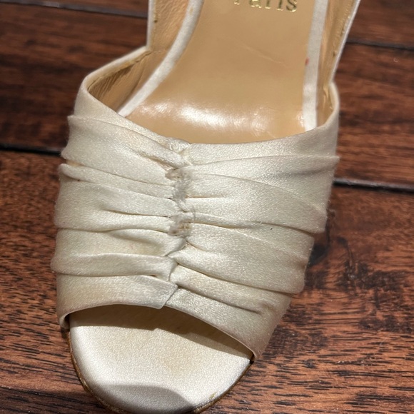 Christian Louboutin Caroletta 100 Satin Size 40.5 (Off White) - Picture 4 of 10